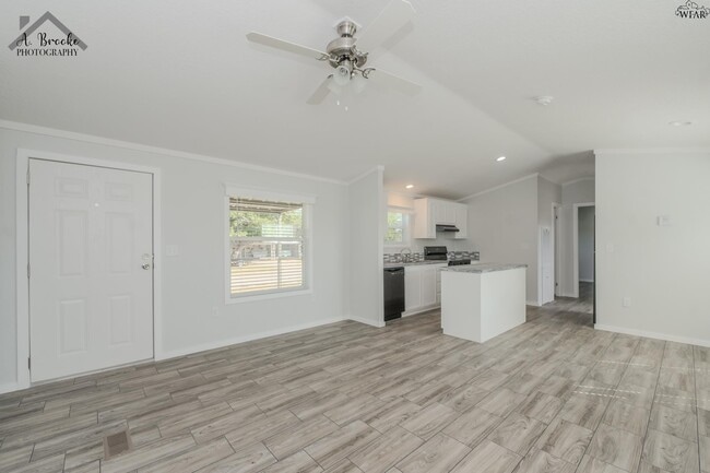 Building Photo - 106 S Pacific Ave