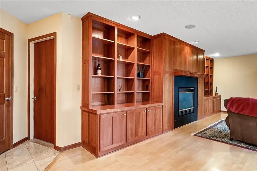 Building Photo - 957 Pine View Ct
