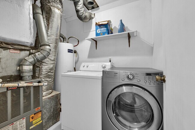 Building Photo - 6530 Thamesmead Ln