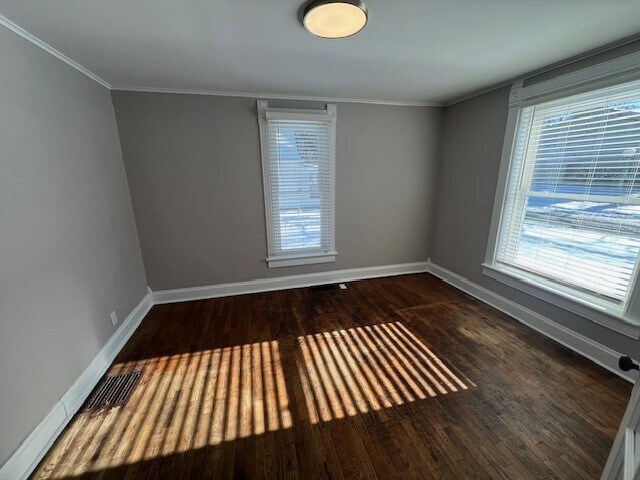 Building Photo - 402 E Elm St