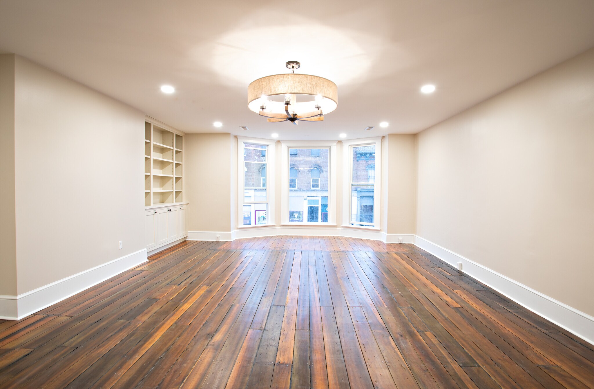 Building Photo - 100 W Main St