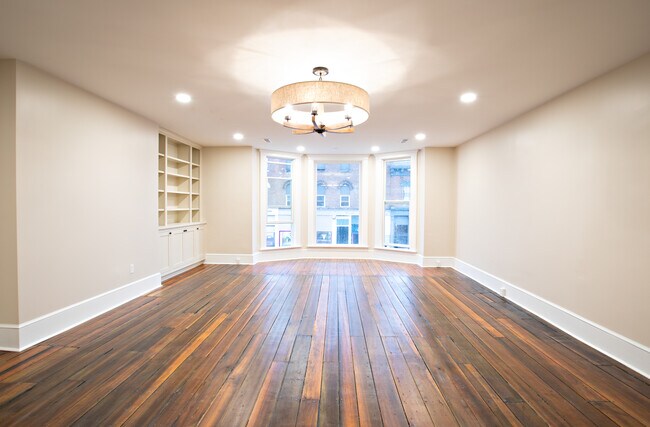 Building Photo - 100 W Main St