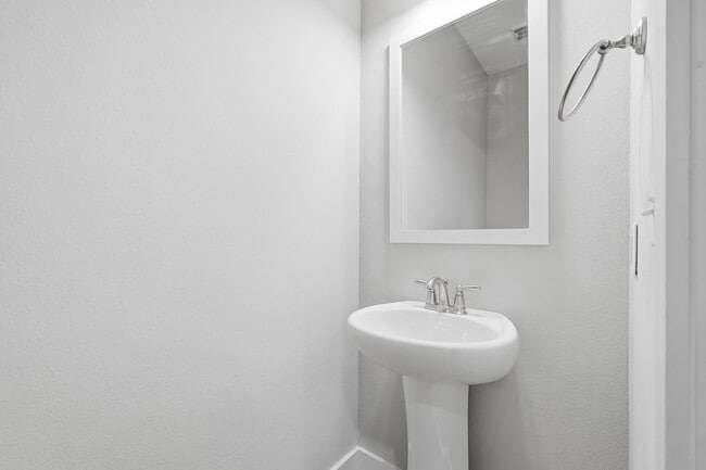 Building Photo - 235 Date Palm Ln