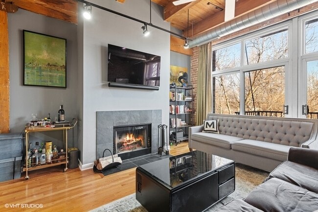 Building Photo - 2201 W Wabansia Ave