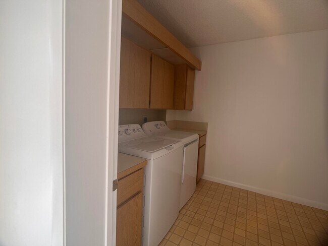 Building Photo - 2581 Village Blvd