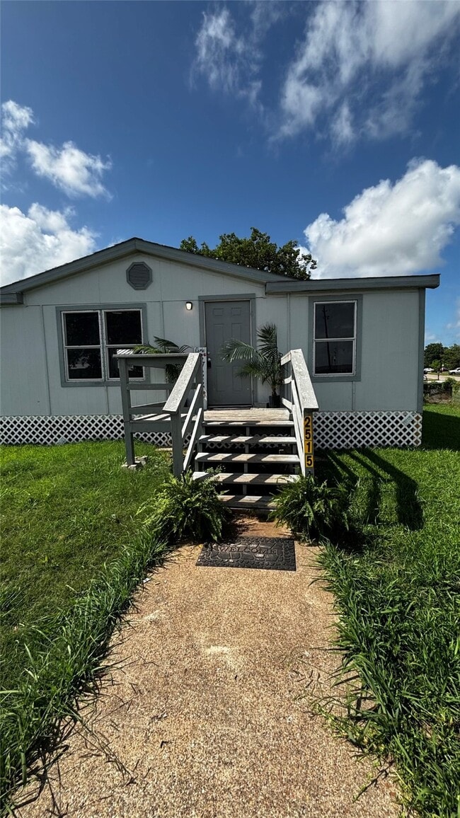 Building Photo - 2515 Oyster Creek Bend