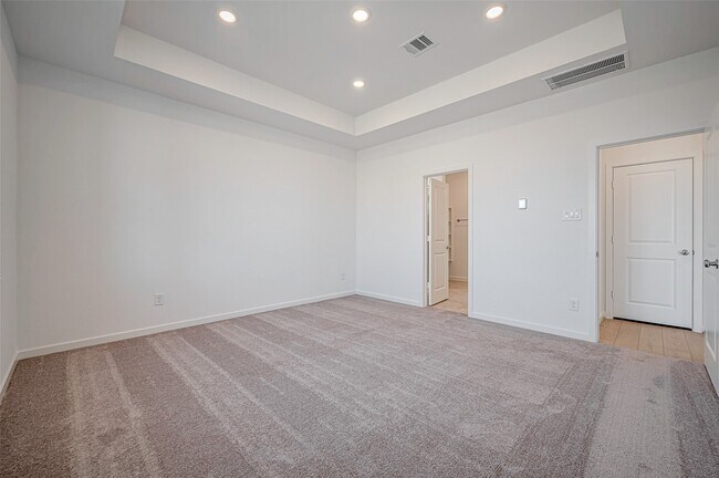 Building Photo - 1127 Sugar Dr