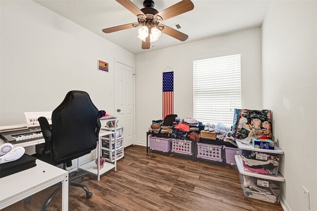Building Photo - 9825 Hyacinth Way