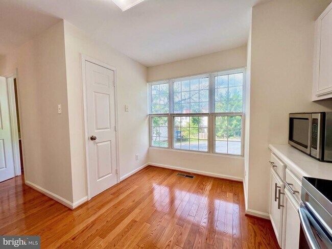 Building Photo - 5635 Gosling Dr