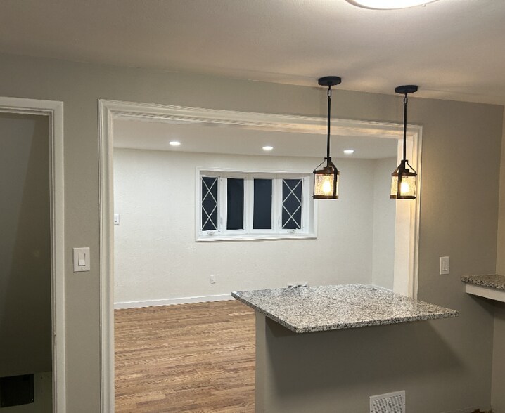 Building Photo - 214 Barbara Dr