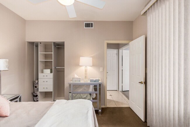 Building Photo - Two bedroom condo