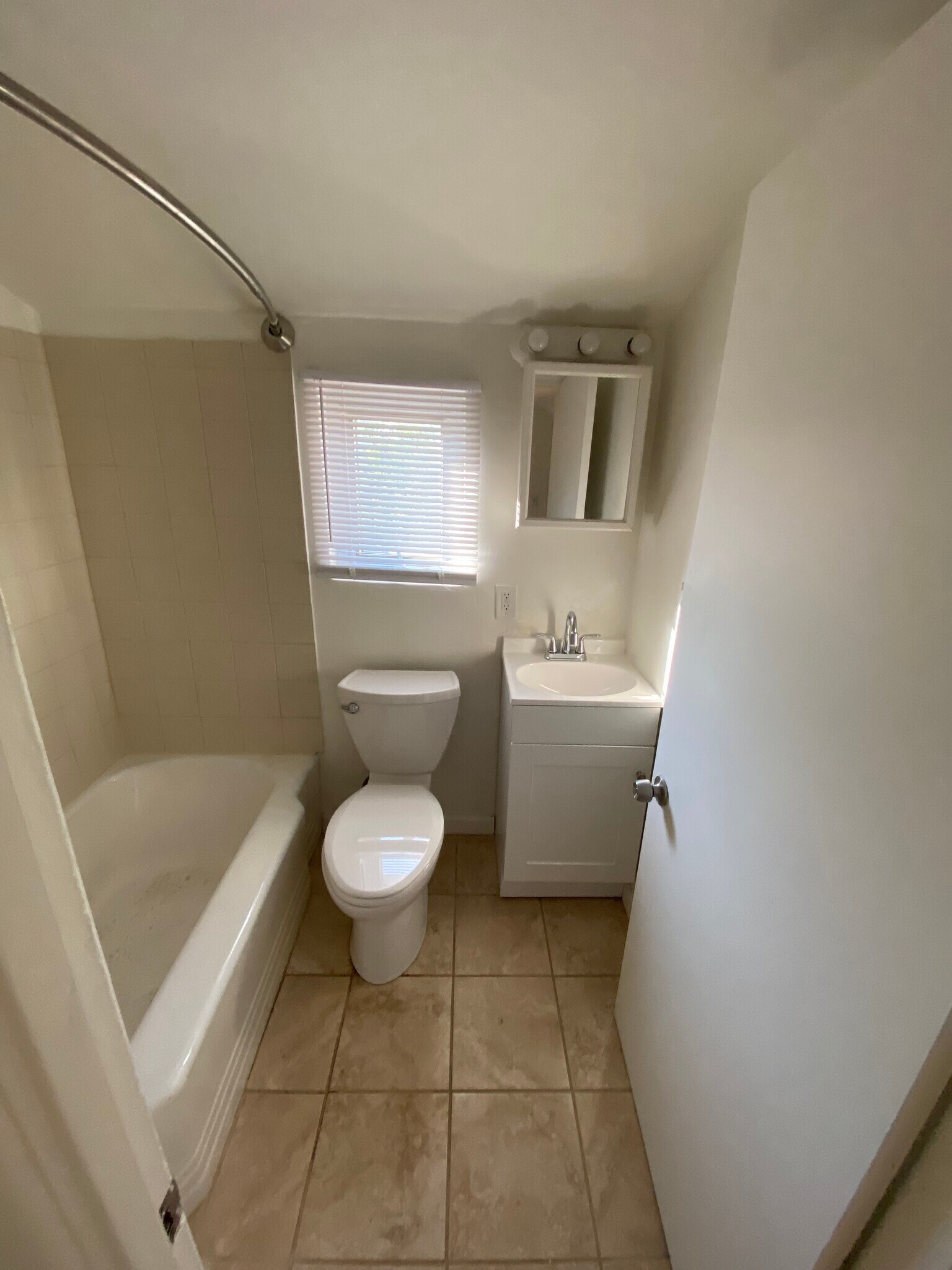 Building Photo - 16 Dorsey St