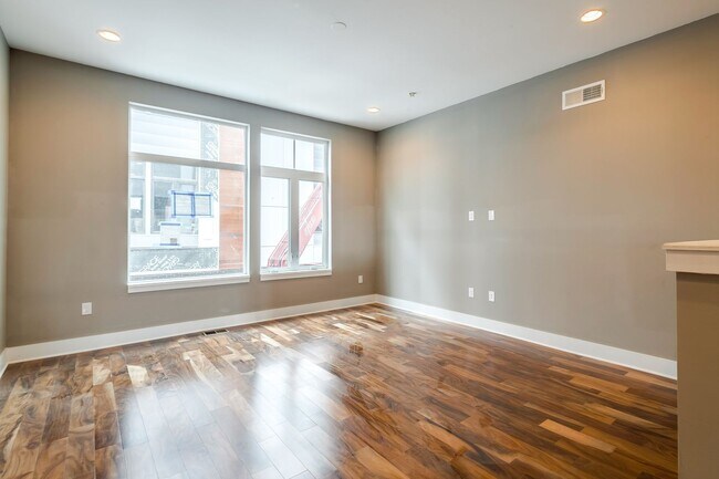 Building Photo - Northern Liberties Townhome with Garage