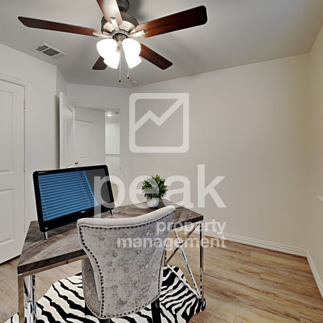 Building Photo - $1599! 3 Bed/2.5 Bath Townhome! Save 1/2 off your first month's rent! Apply by 1/21!