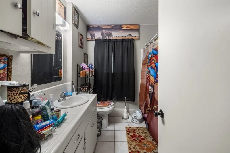 Building Photo - 211 Meadowbrook Dr