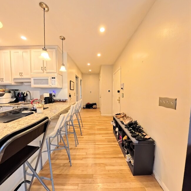 Building Photo - 285 Dorchester St