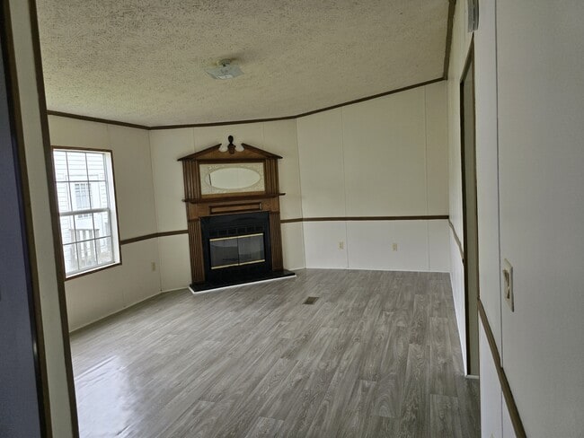 Building Photo - 926 Hollywood Dr