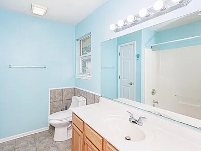 Building Photo - 3804 Larkspur Ct