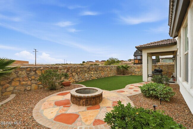 Building Photo - 12081 Silver Crown