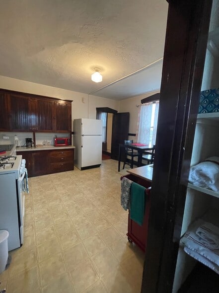 Building Photo - 963 Lewisohn St