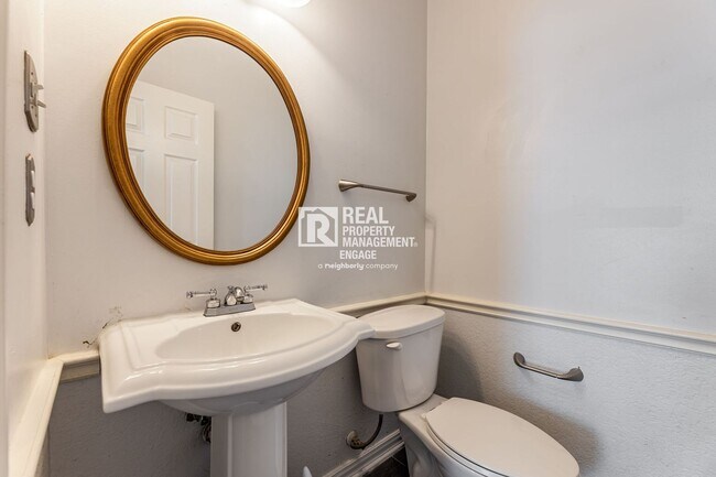 Building Photo - Recently Updated Plano Property with Modern Features and Serene Surroundings