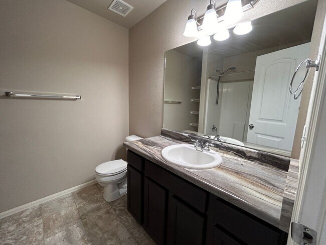 Building Photo - 3 Bed 3 bath Town Home in 80910!