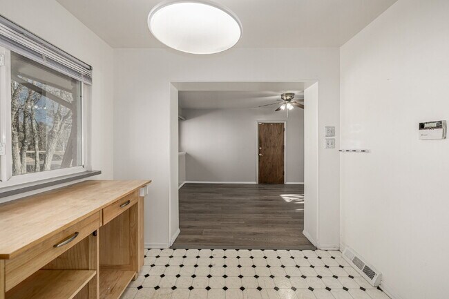 Building Photo - Great 3 Bed 3 Bath Hilltop Home for rent.