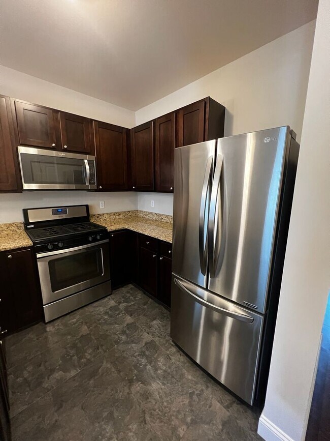 Building Photo - 228 Bayberry Cir