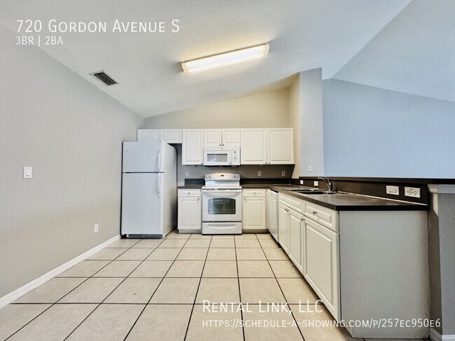 Building Photo - 720 Gordon Ave S