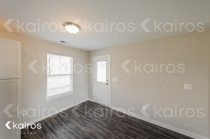 Building Photo - 900 5th Way