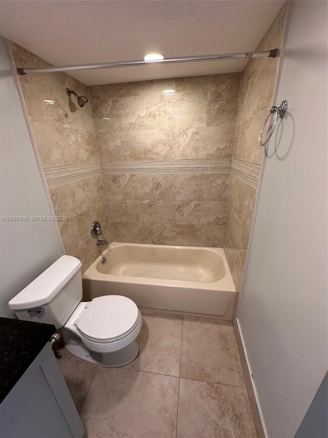 Building Photo - 9976 Twin Lakes Dr