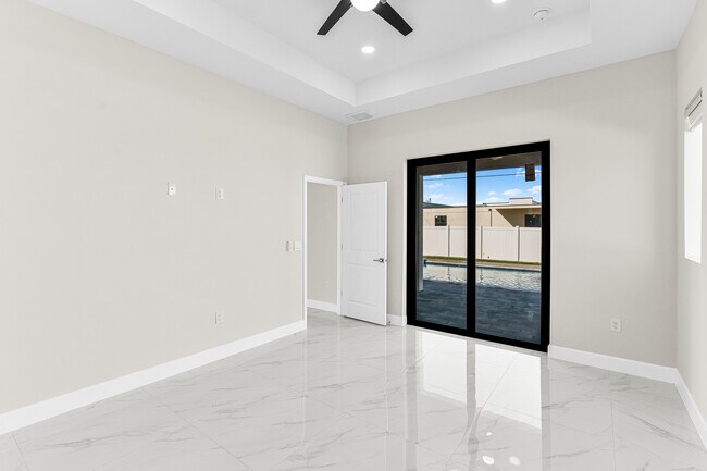 Building Photo - 2014 NE 9th Ave