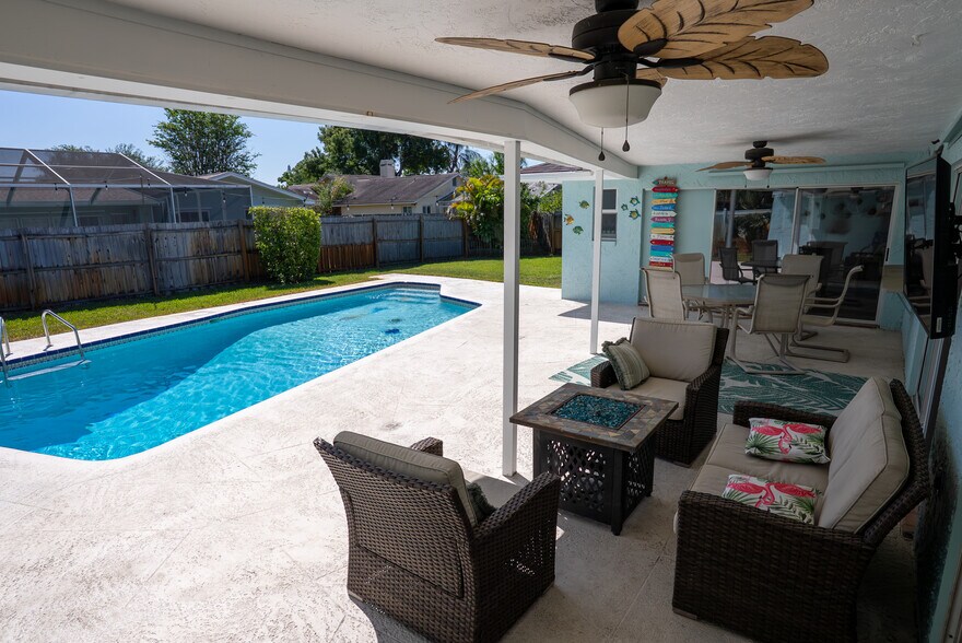 Building Photo - 8679 Merrimoor Blvd