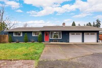 Building Photo - 3Bed/2bath updated Milwaukie Gem