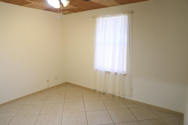 Building Photo - 2901 Mier St