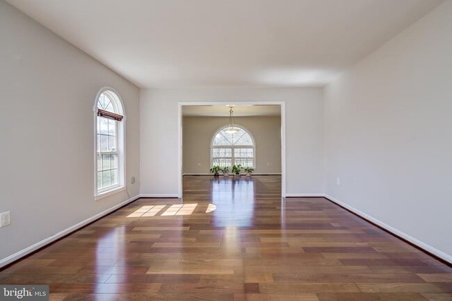 Building Photo - 19900 Belle Chase Dr