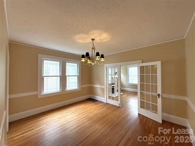 Building Photo - 420 N Laurel Ave