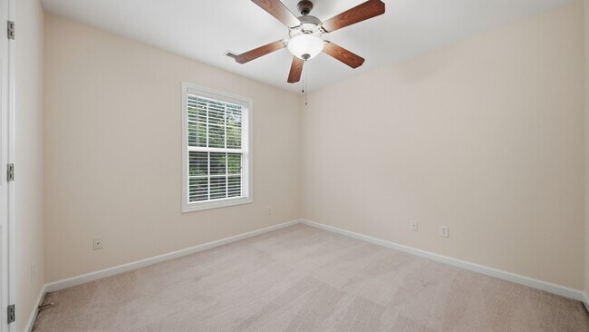 Building Photo - 3 bed, 2.5 East Brainerd Home Available NOW!
