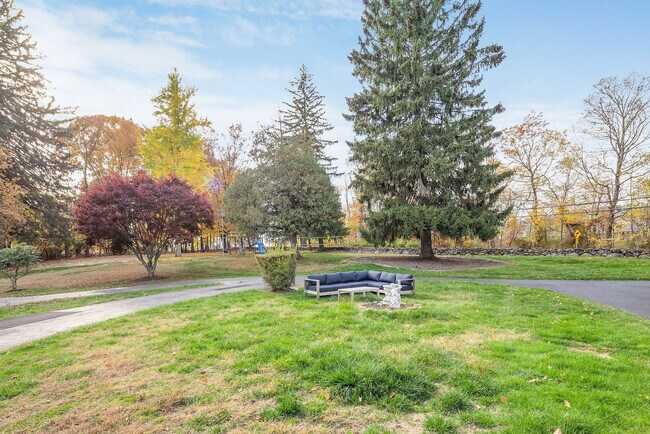 Building Photo - 64 Montebello Rd