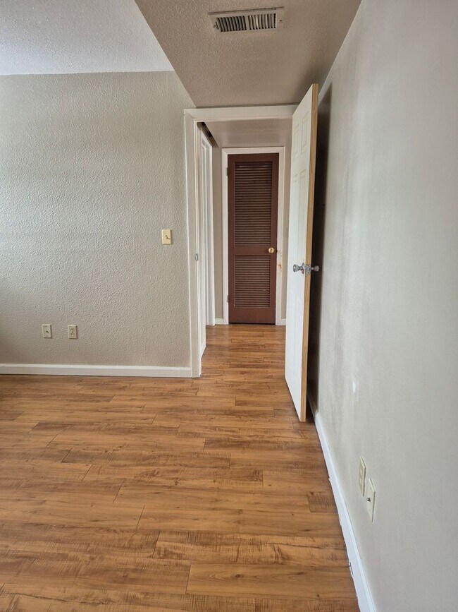 Building Photo - Charming home with garage & big back yard| Morrison, CO