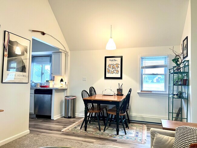 Building Photo - 103 Cove St