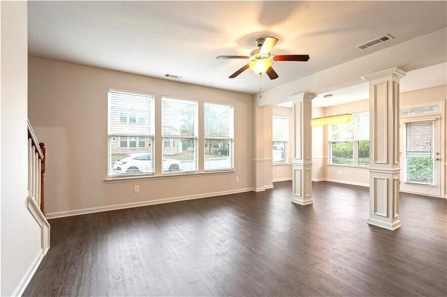 Building Photo - 3879 Brockenhurst Dr