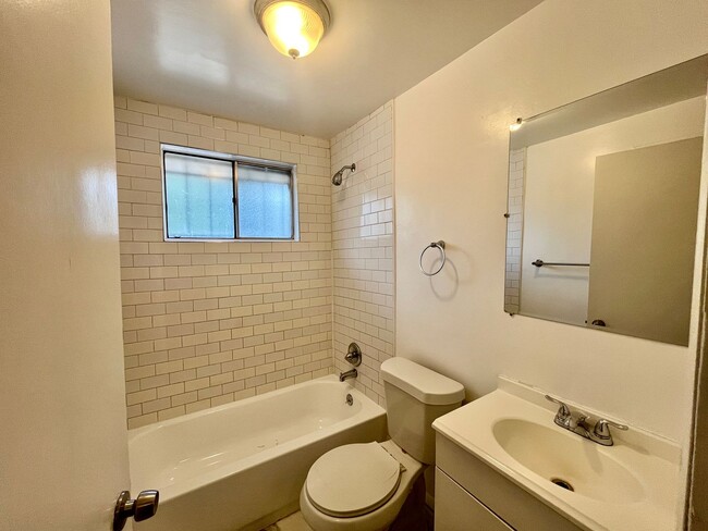 Building Photo - Nice 2 bed 1 bath in Cole Neighborhood nea...