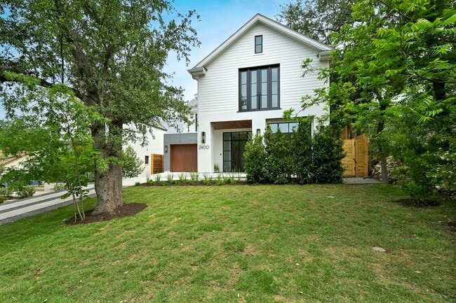 Building Photo - 2400 Bridle Path