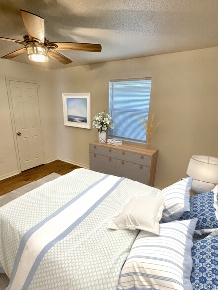 Building Photo - 4821 N Cedar St