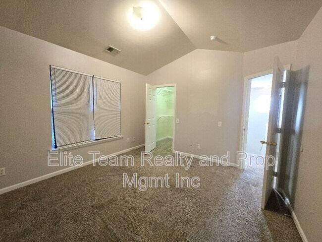 Building Photo - 5320 Peach Pl Ln