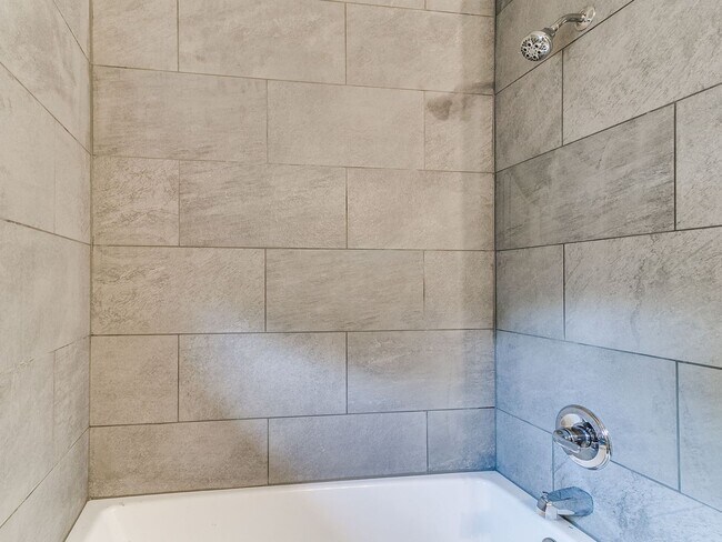 Building Photo - 721 E Bouse Dr