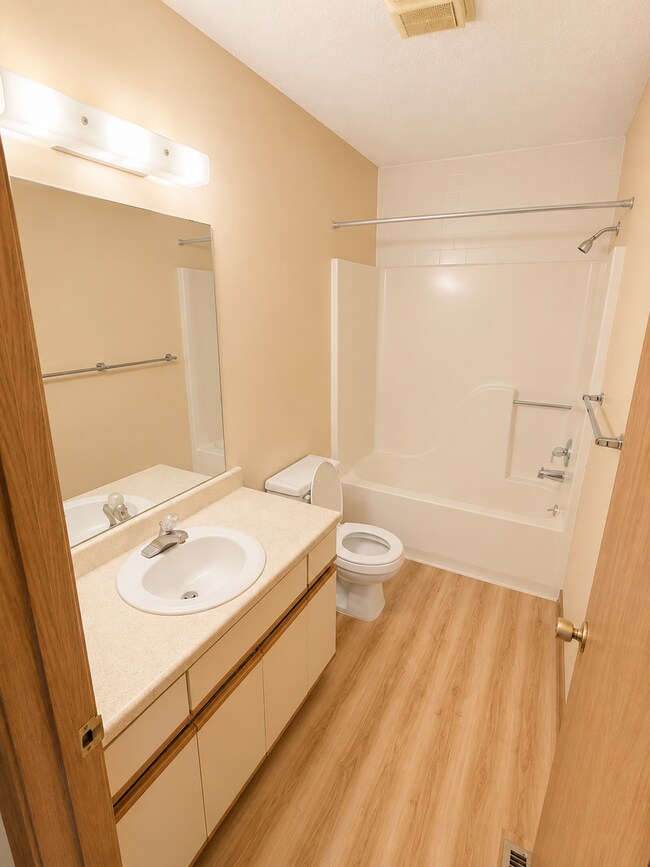 Building Photo - 4 Bedroom Westside Townhome | Great Location | Low-Maintenance Living