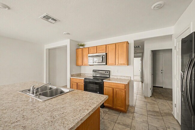 Building Photo - 12586 W Myrtle Ave