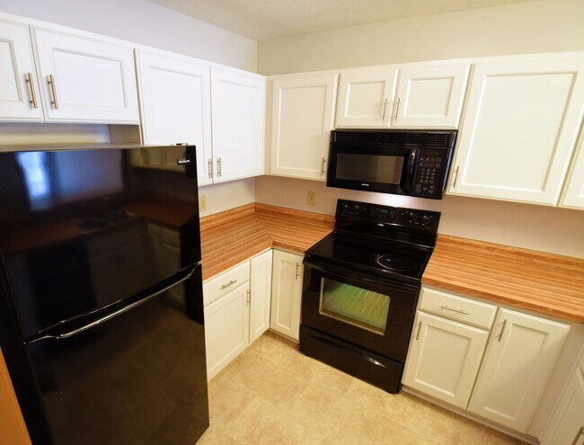 Building Photo - 1276 N Forest Dr